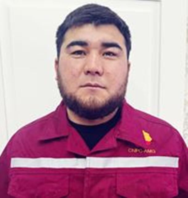  53048740  Roman, 38 ,    