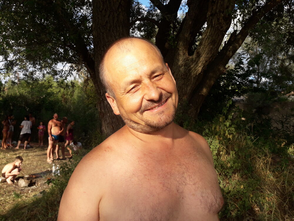  44832120  Andrei, 51 ,    