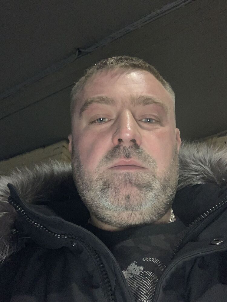  34208650  Aleksei, 43 ,    