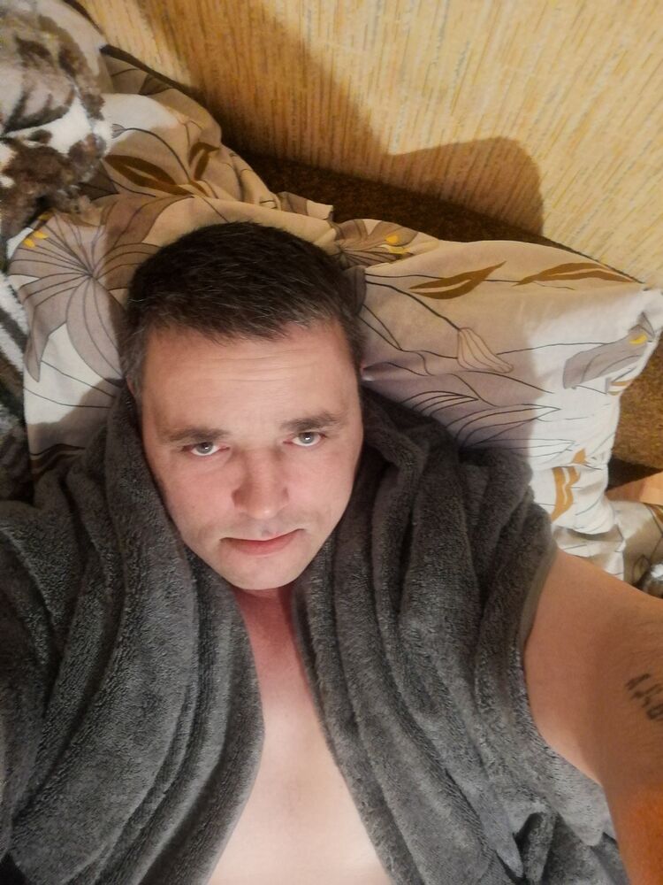  38915930  Mikhail, 43 ,    