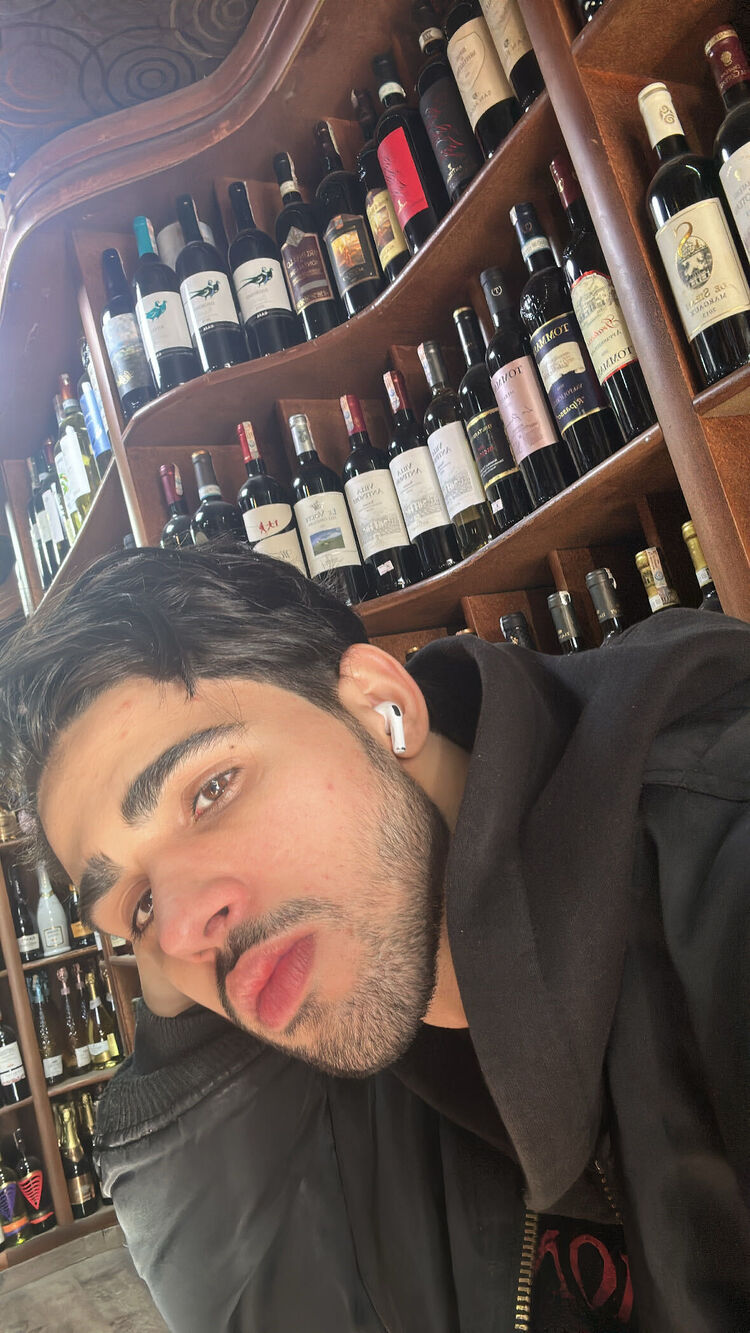  44691440  Elnur, 24 ,    