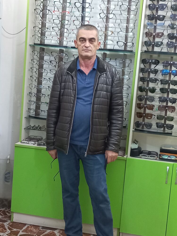  24938210  Rufet, 61 ,    