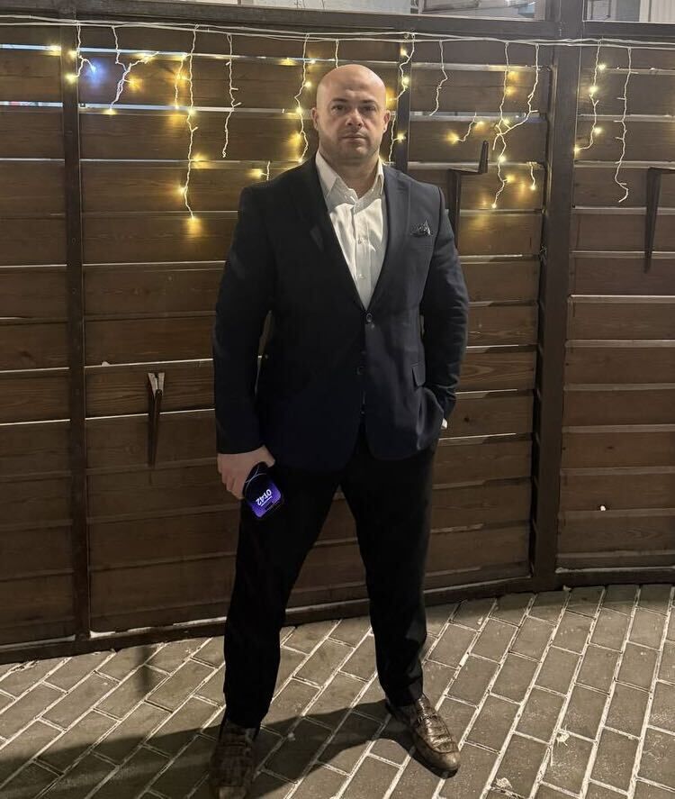  ,   Alik, 42 ,  