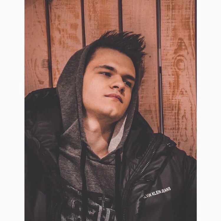  31416350  Maksim, 26 ,    