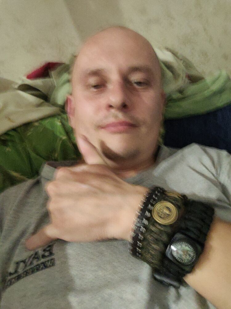  45673190  Stanislav, 39 ,    