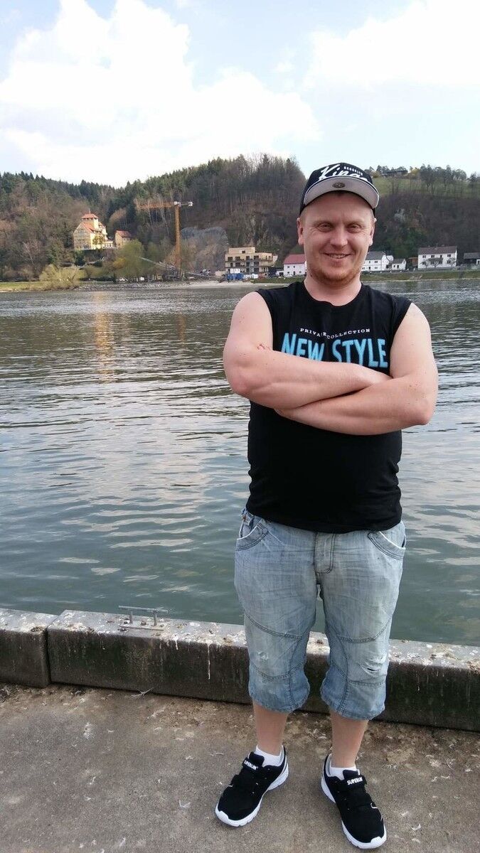  13463980  Mykola, 35 ,    