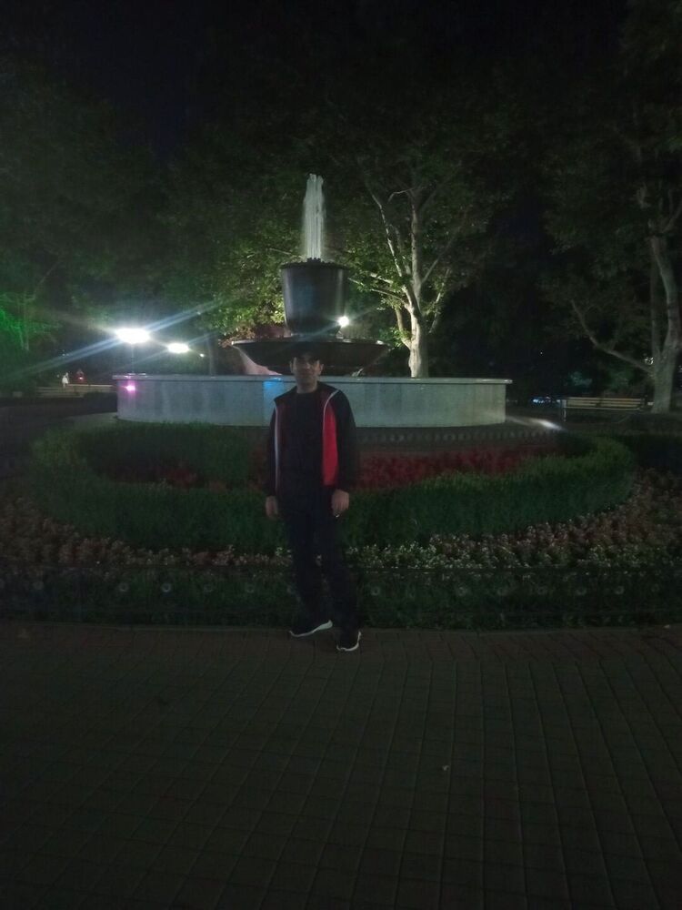  35714120  Artur, 37 ,    