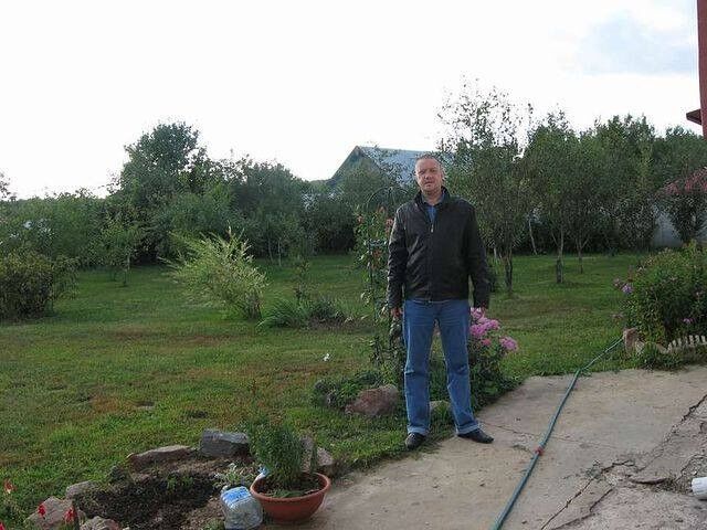  6989200  Vadim, 54 ,    