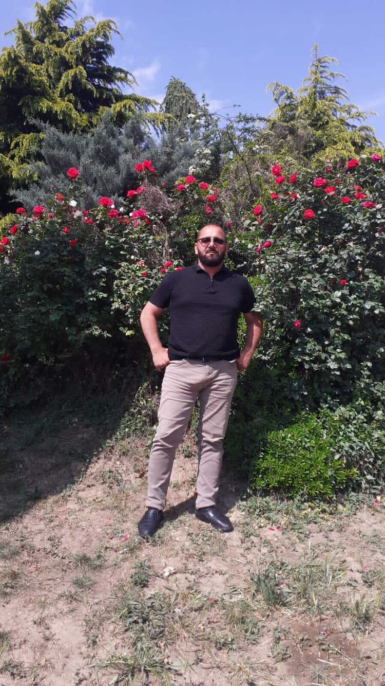  52888240  Fariz, 43 ,    