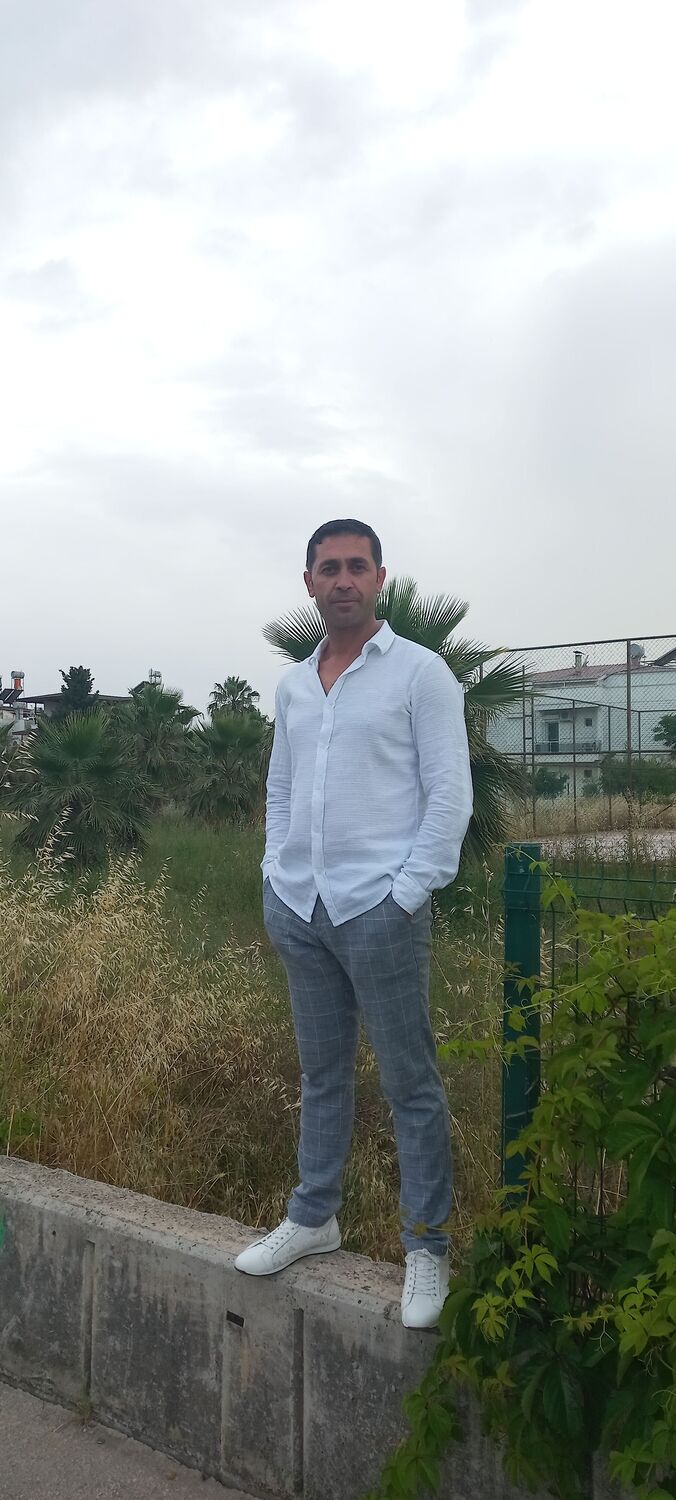  48950200  Hikmet, 42 ,    