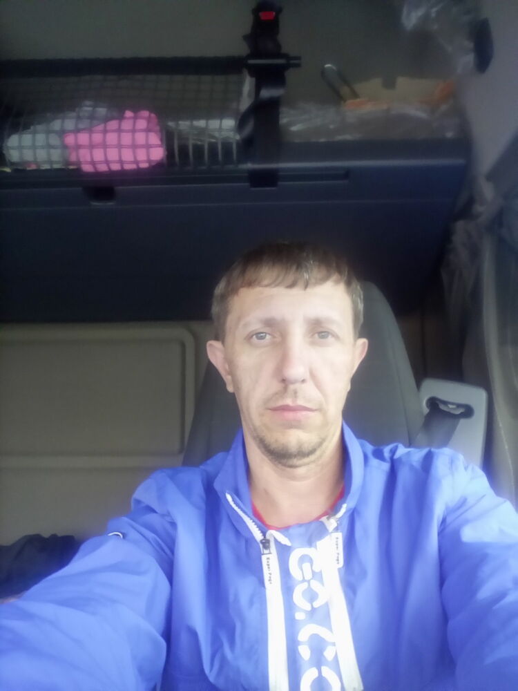  12320550  Viktor, 41 ,     