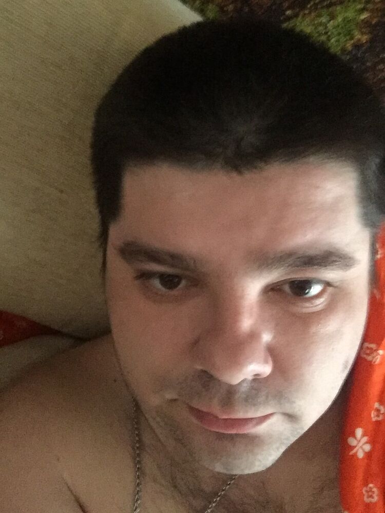  22205340  Roman, 37 ,    