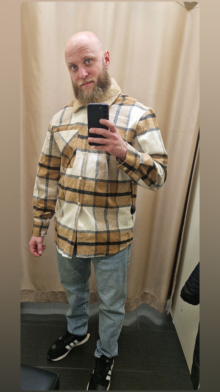  47106670  Alexander, 33 ,    
