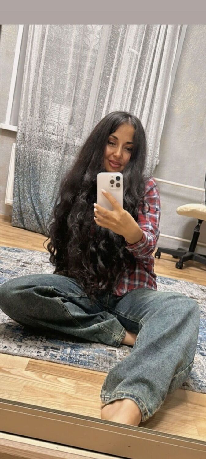  47533300  Mia, 32 ,    