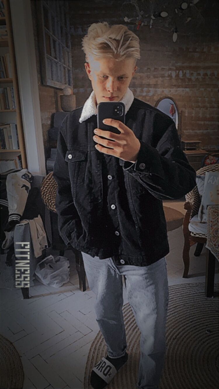  54073890  Alexandru, 20 ,    