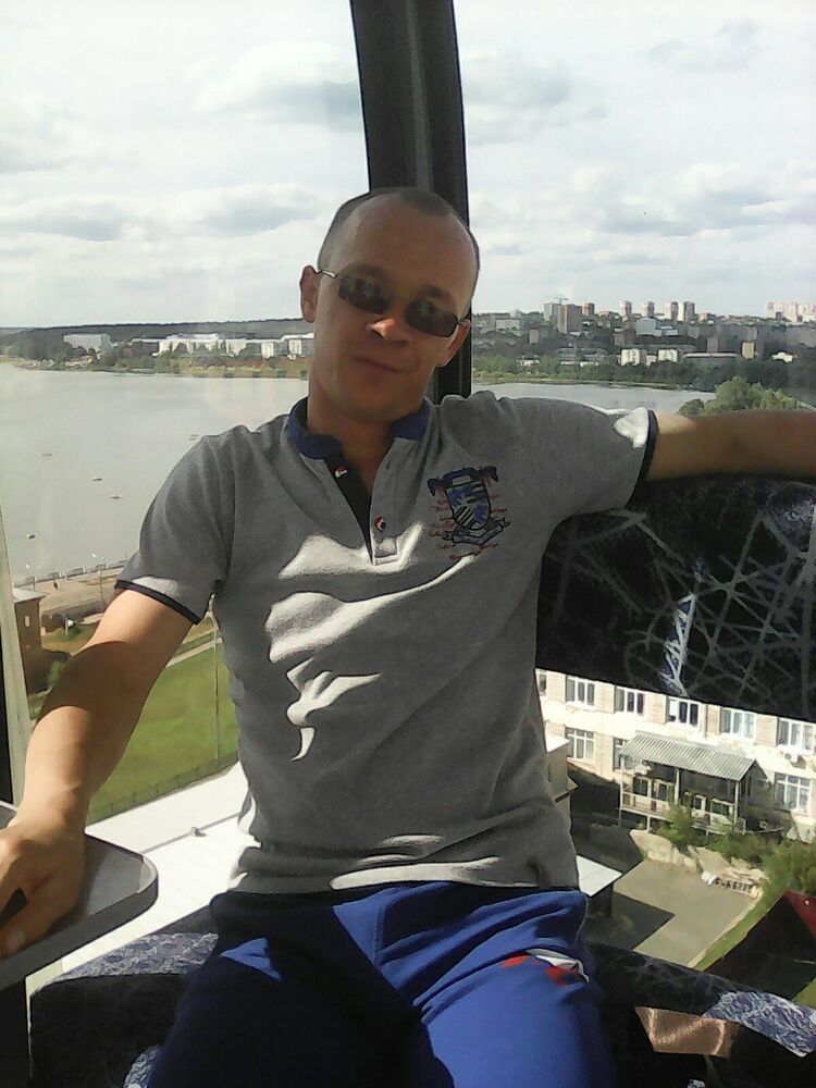  42479140  Eduard, 38 ,    