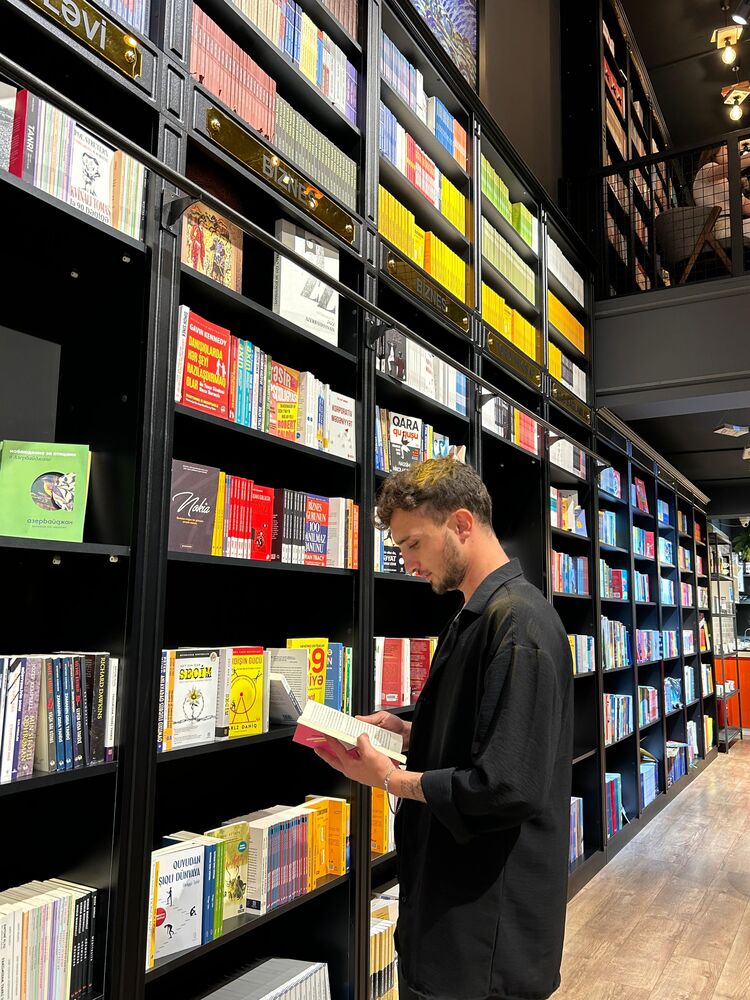  47113420  Abbas, 26 ,    