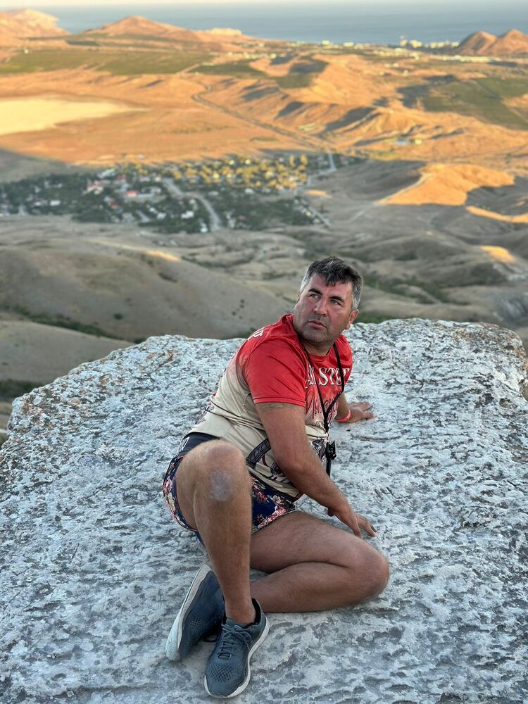  ,   Anatoly, 49 ,   ,   , c 