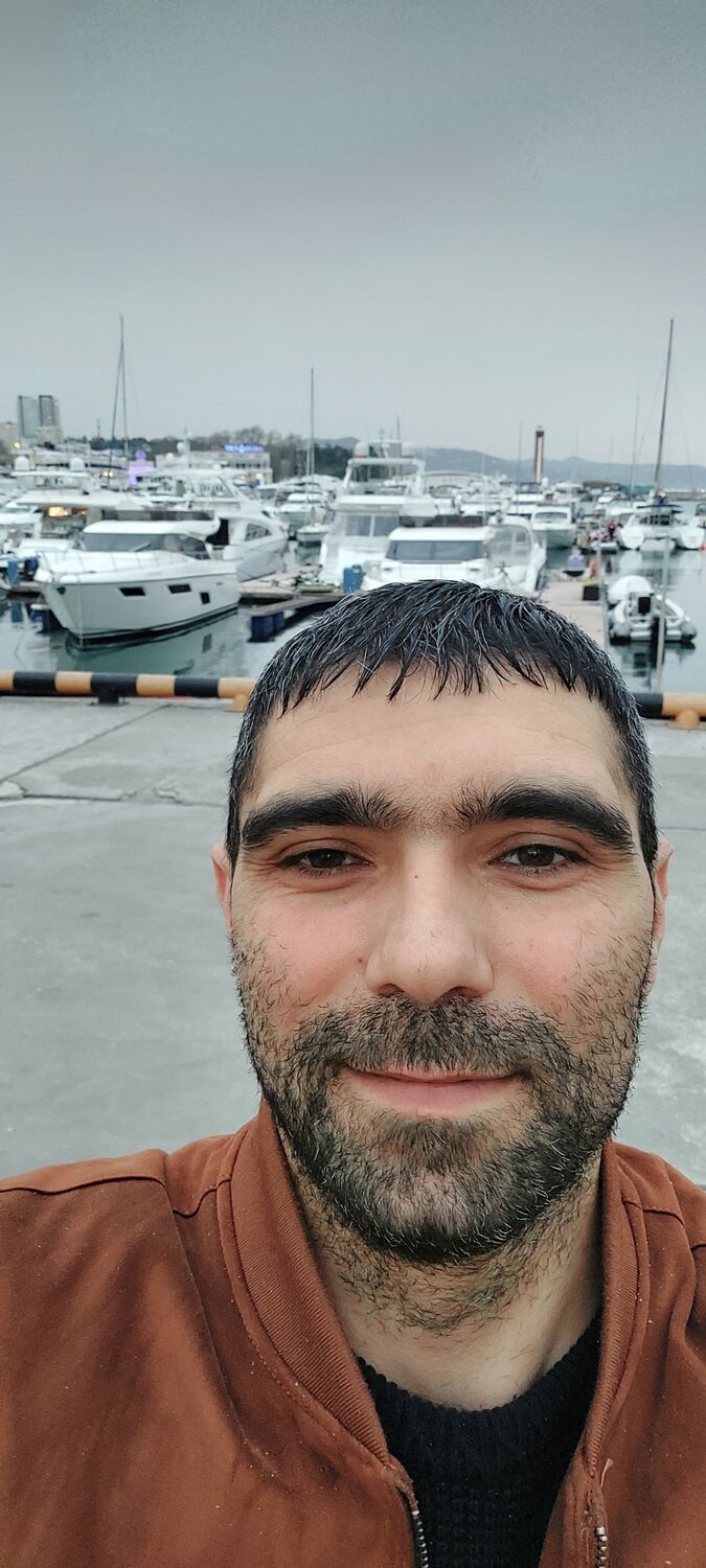  30863510  Artur, 41 ,    