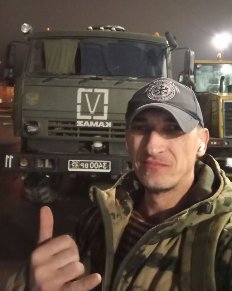  49044840  Pasha, 41 ,    