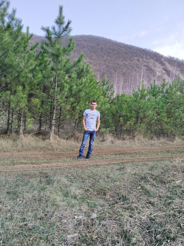  ,   Artur, 33 ,   c 