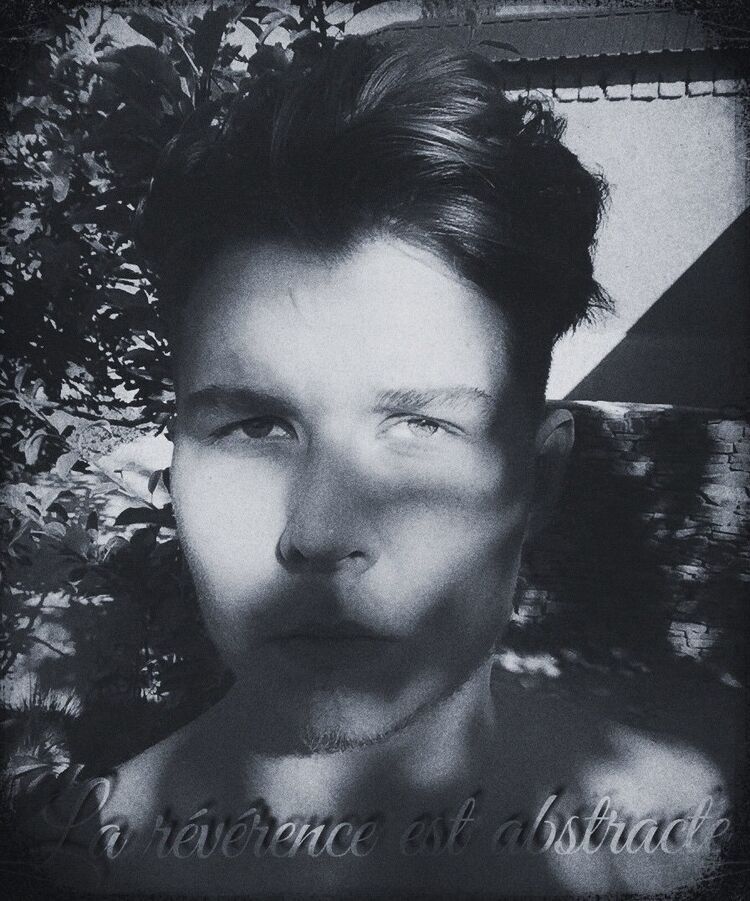  9662950  Artur, 28 ,    