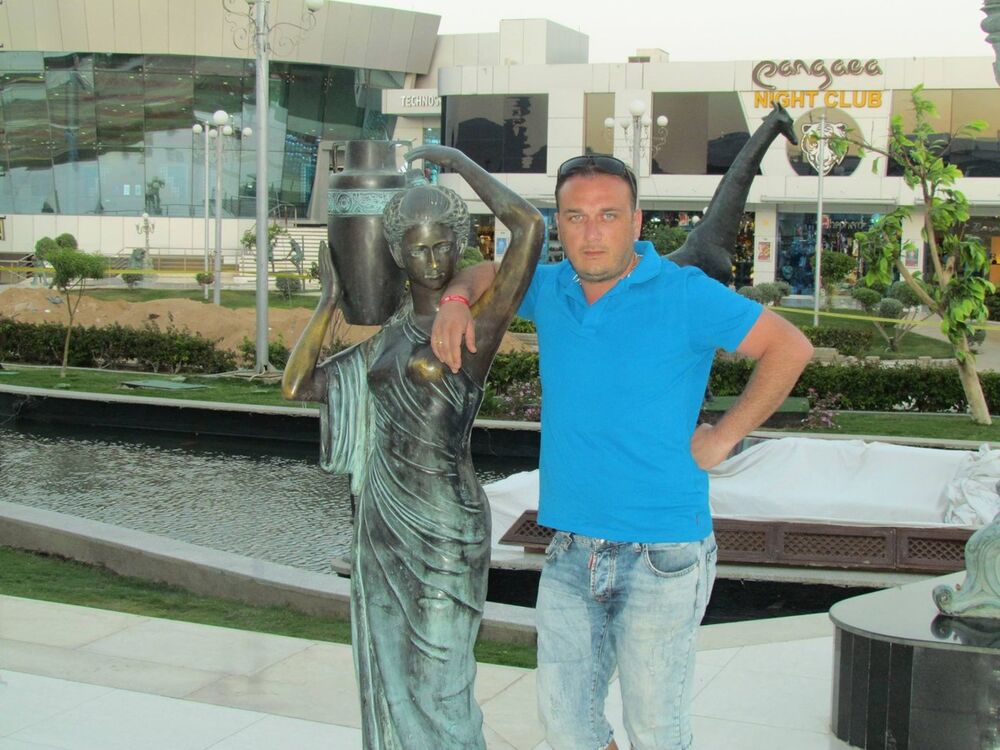  7109720  David, 44 ,    