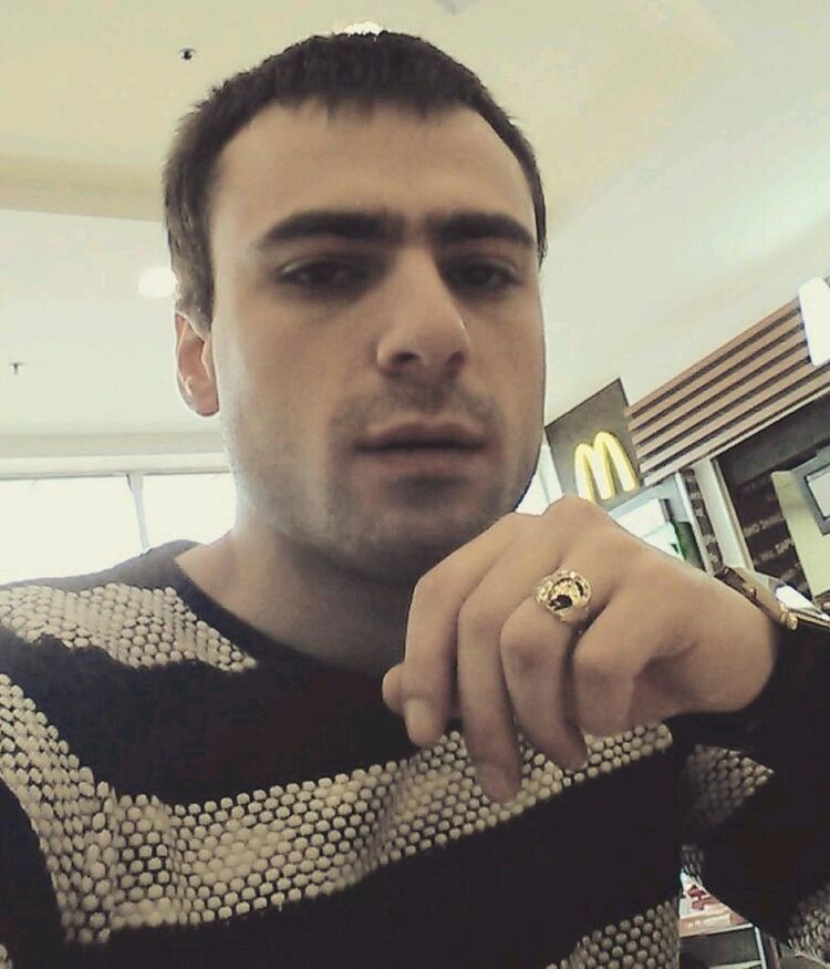  12190590  Armen, 37 ,    