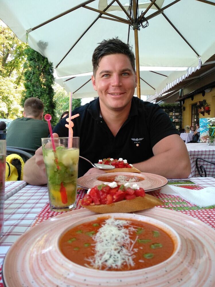  ,   Alex, 42 ,   ,   