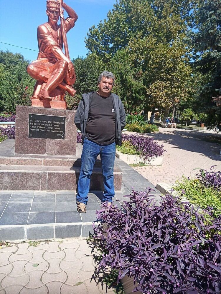  40724500  Yury, 66 ,    