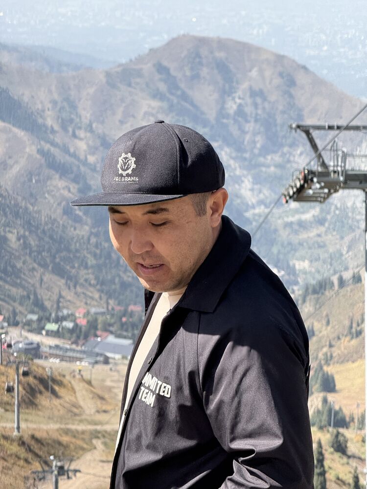  54296670  Bexultan, 33 ,    