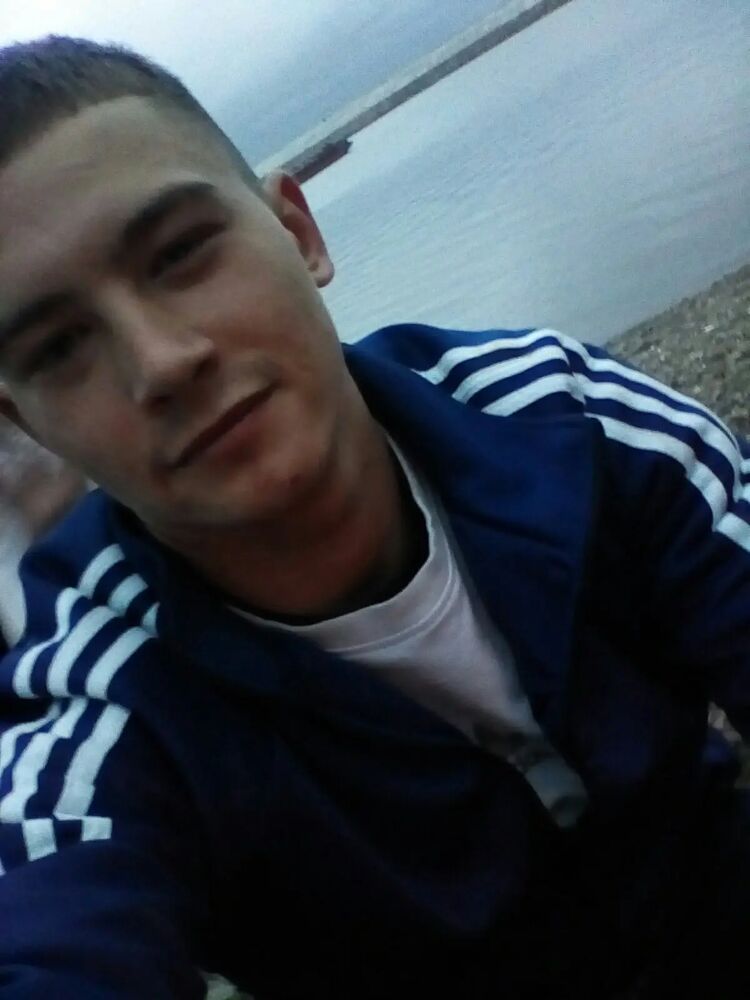  27096450  Alexander, 22 ,    