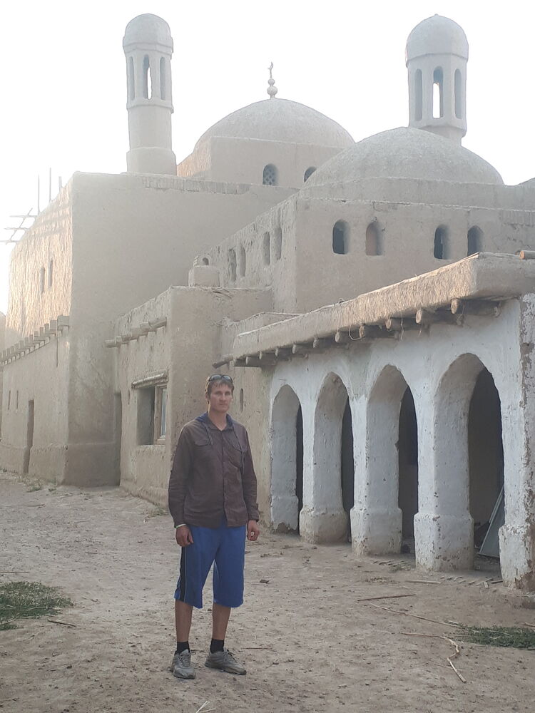  27543470  Roman, 37 ,    