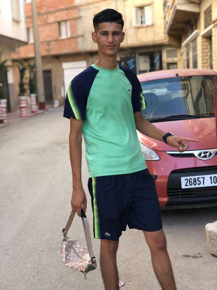 39527150  Salah, 22 ,    Algiers