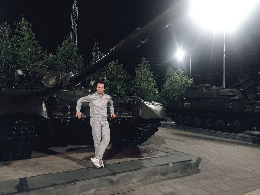 44380430  Dmitry, 29 ,    