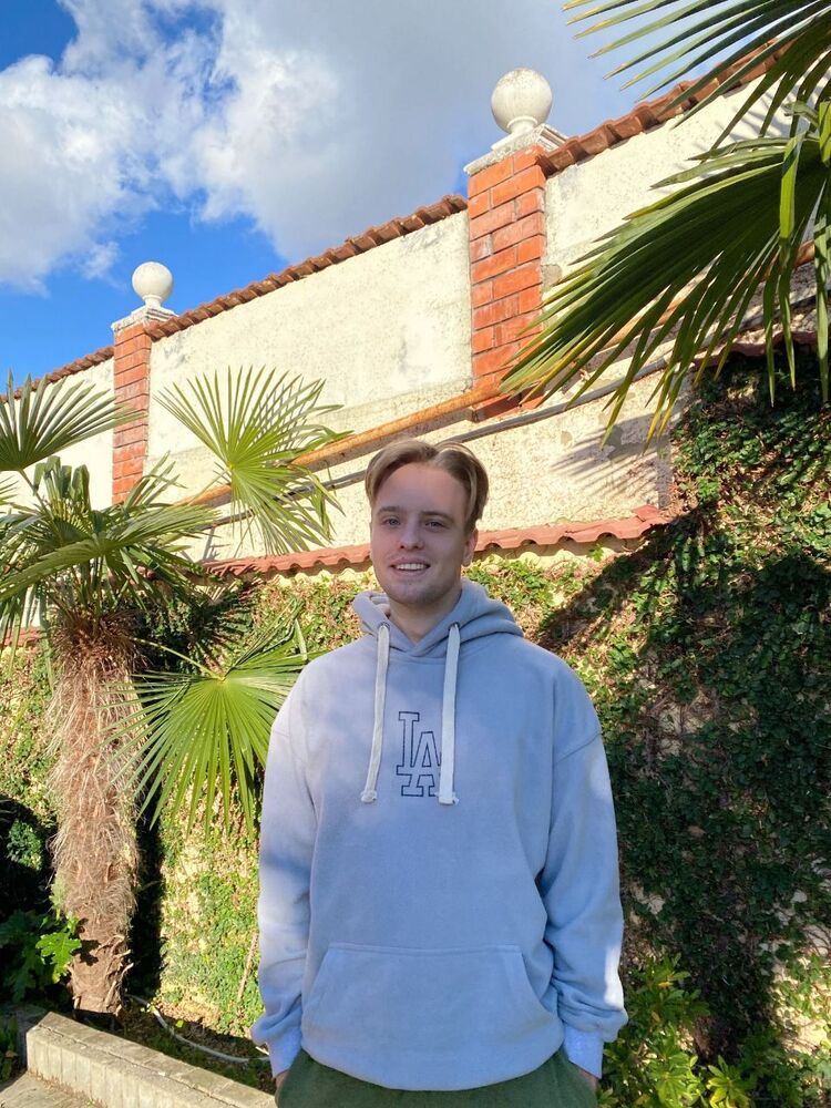  27354120  Stepan, 25 ,    