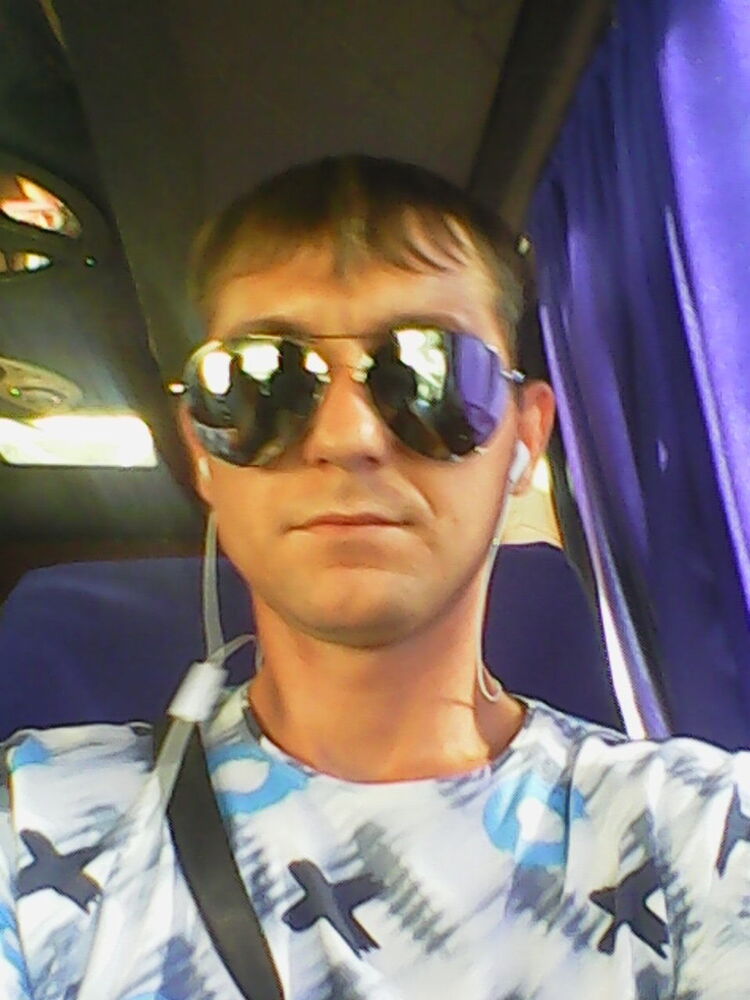  10684280  Mihail, 37 ,    
