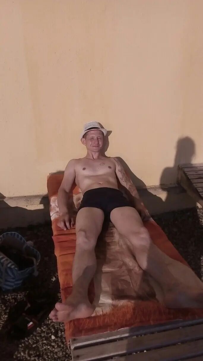  54492530  Alexander, 41 ,    