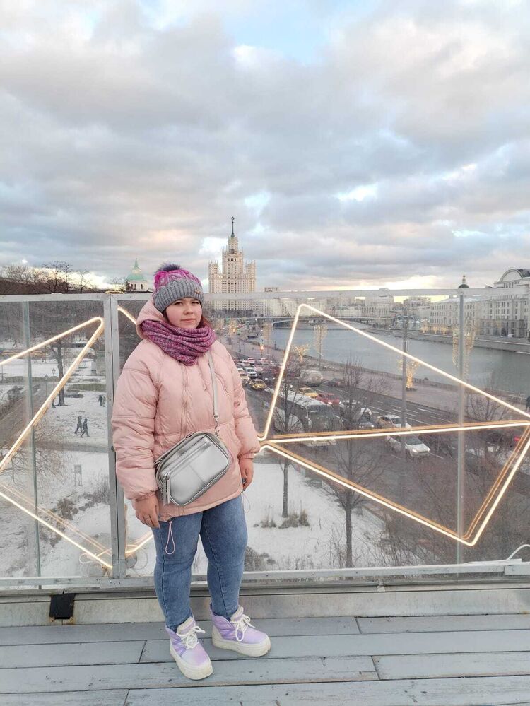  49388290  Anna, 27 ,    