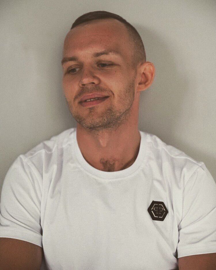  32441940  , 39 ,    