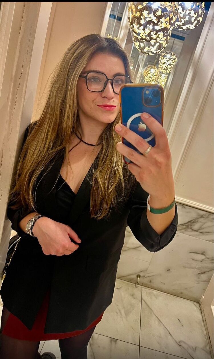  54361700  Julia, 45 ,    