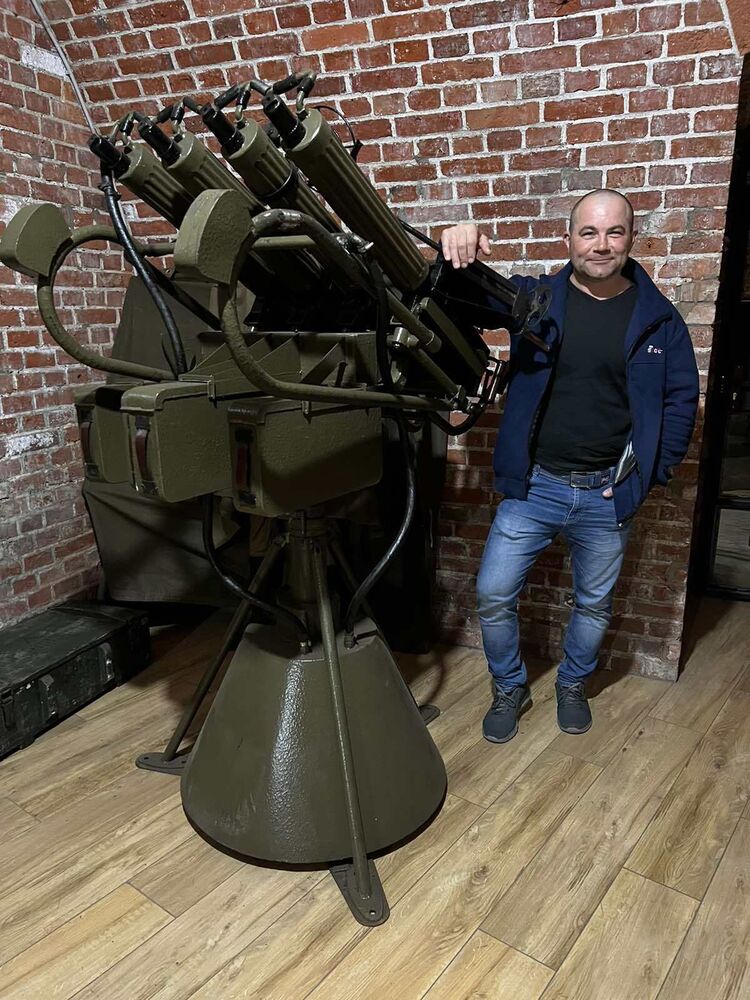  40233210  , 48 ,    