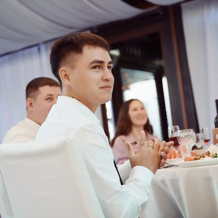  41681040  Artem, 26 ,    