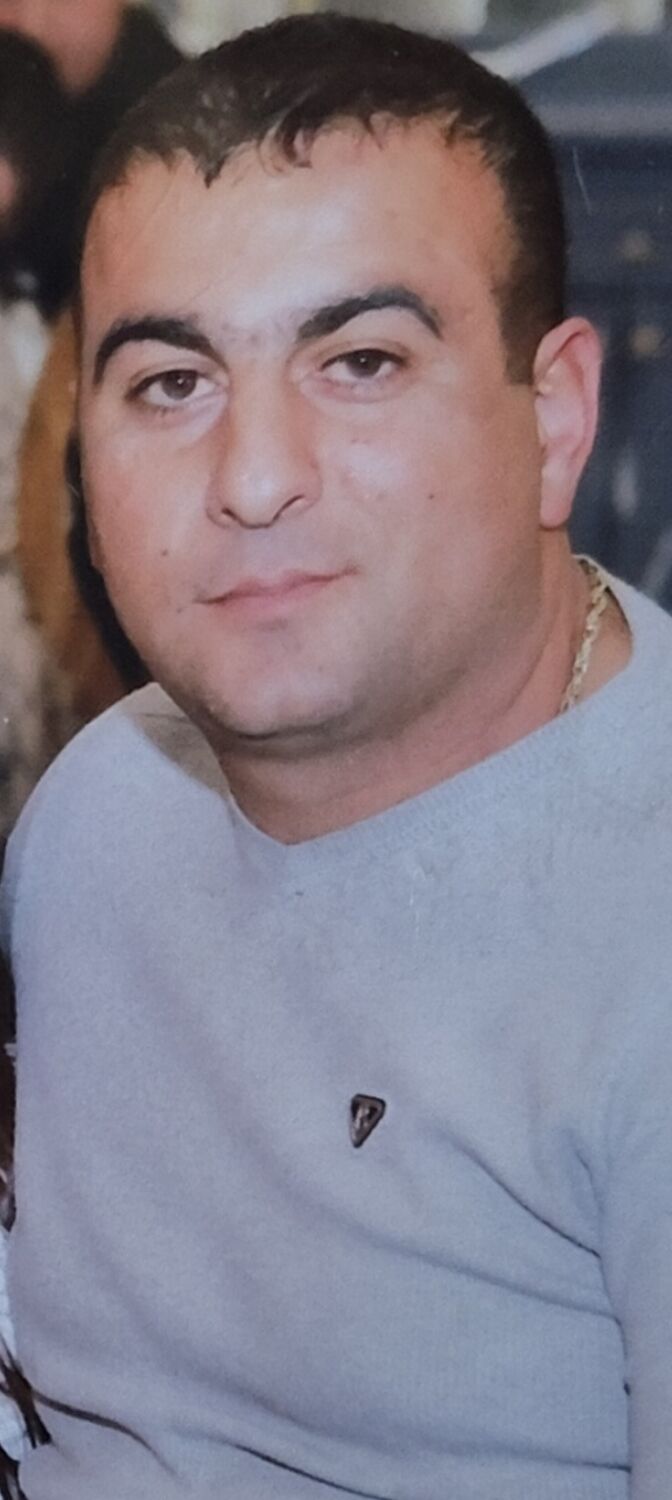  44267980  Vazgen, 34 ,    -