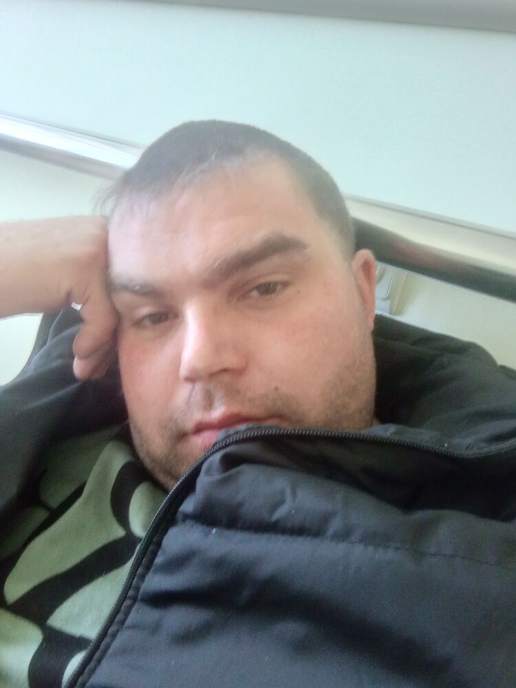  41675890  Alexander, 32 ,     