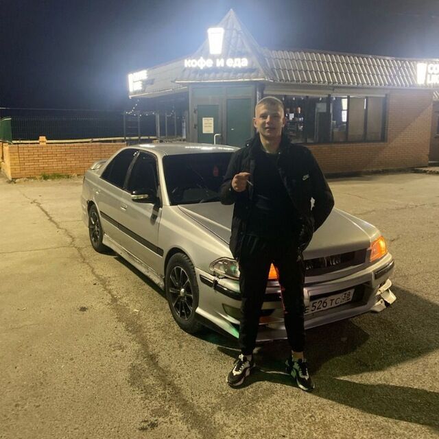  54386460  Viktor, 24 ,    