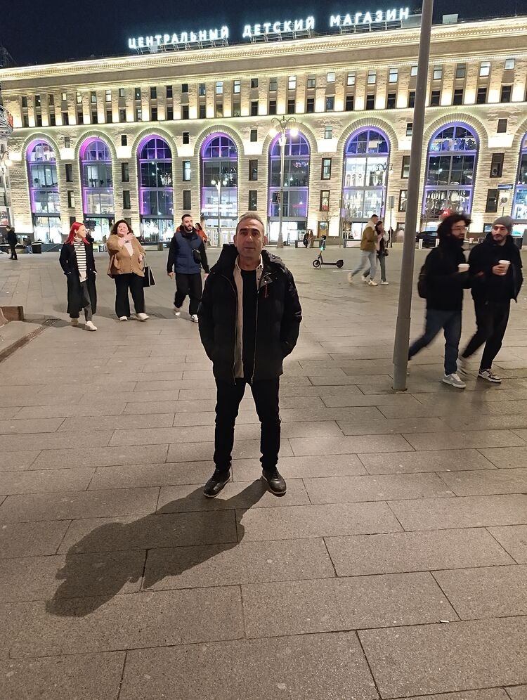  ,   Mutlu, 47 ,   ,   