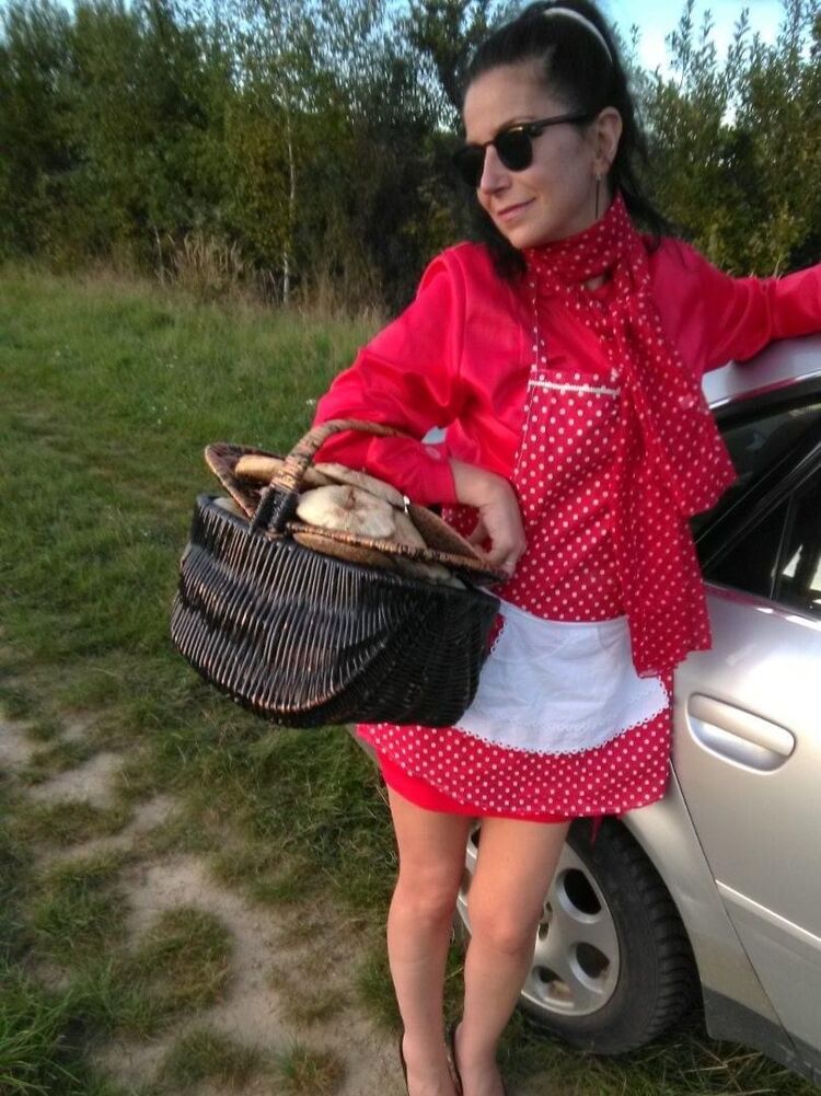  22672590  Julja, 49 ,    