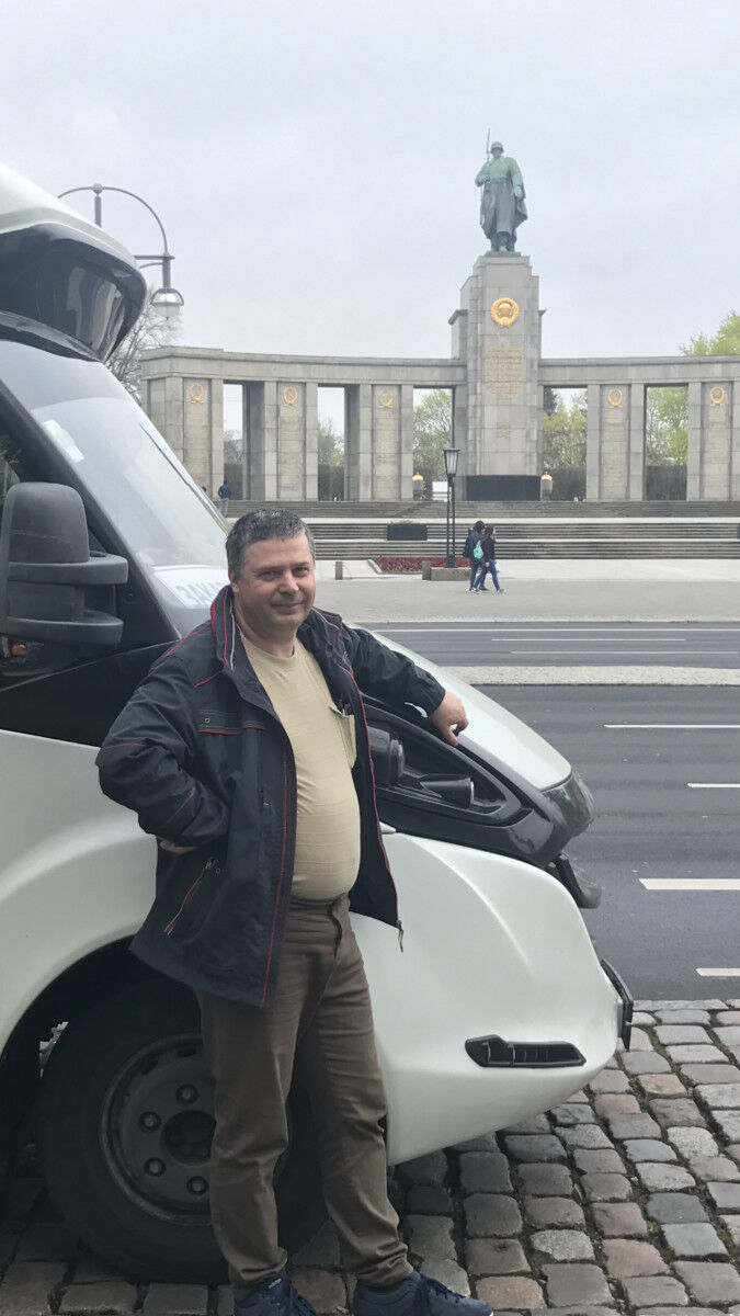  ,   Vlad, 43 ,   