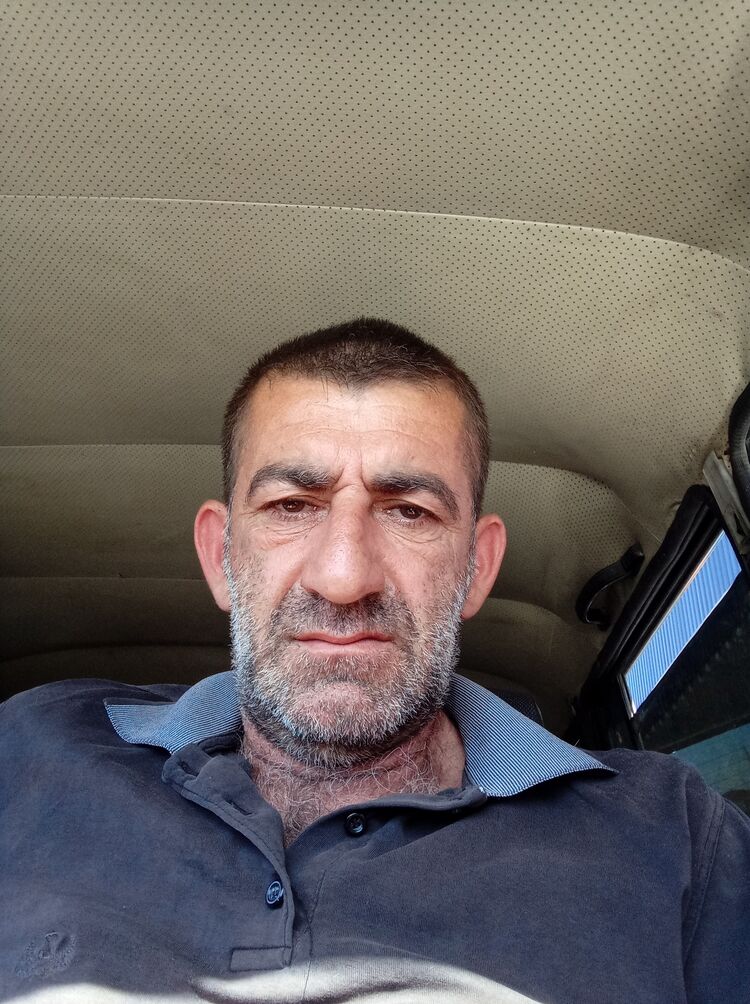  ,   Artur, 48 ,   ,   